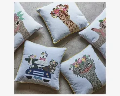 Pude broderi bomuld giraf 45x45 cm